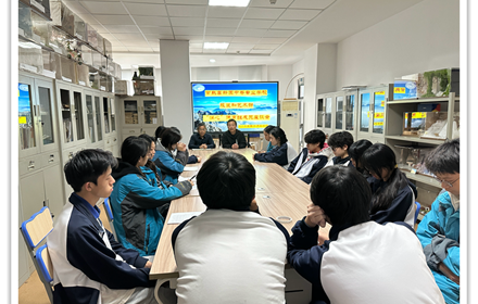 春风化雨　润物无声 ——服艺部“润心德育班”座谈会纪实