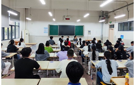 凝心聚力担使命 躬行示范启新程——旅游管理部召开学生会全体会议暨授带仪式